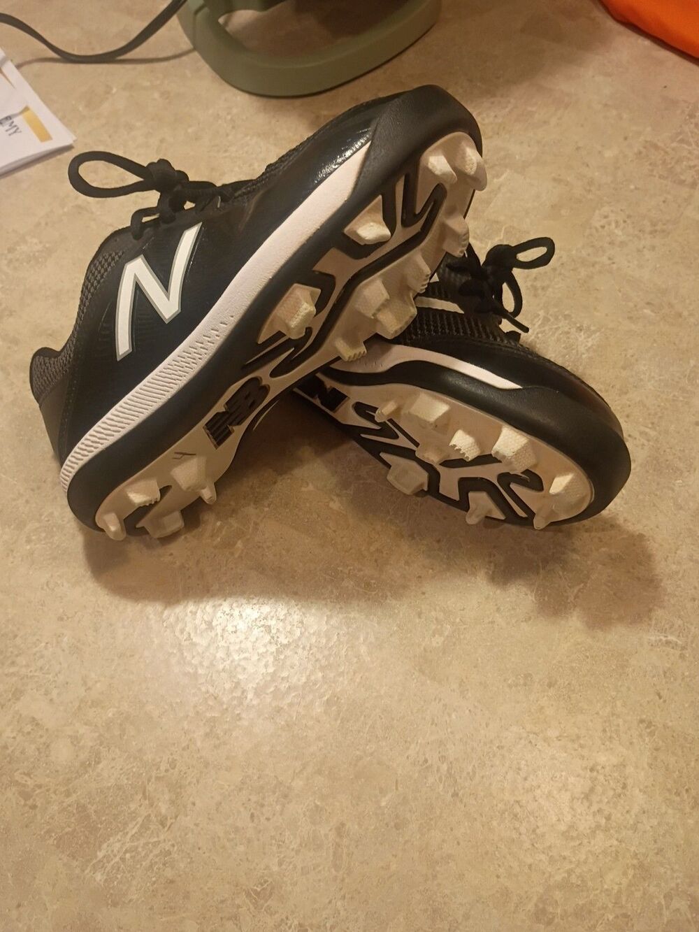 New Balance J4040Bk4 Boys Size 3 Cleats White Black NB